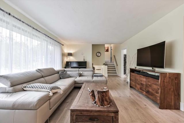 3287 Flanagan Cres, House detached with 4 bedrooms, 3 bathrooms and 6 parking in Mississauga ON | Image 3