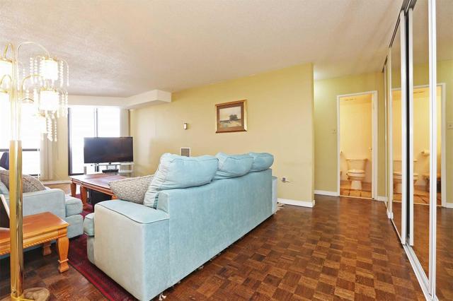 1003 - 150 Neptune Dr, Condo with 3 bedrooms, 2 bathrooms and 1 parking in Toronto ON | Image 4