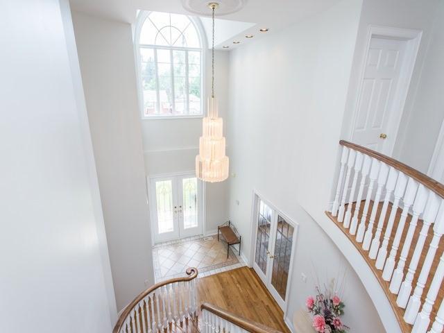 288 Johnston Ave, House detached with 4 bedrooms, 5 bathrooms and 5 parking in Toronto ON | Image 2