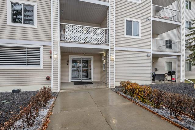 1420 - 6224 17 Avenue Se, Condo with 2 bedrooms, 2 bathrooms and 2 parking in Calgary AB | Image 3