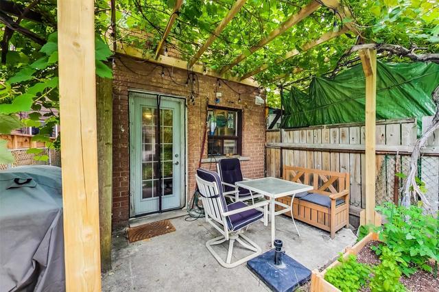 131 Lansdowne Ave, House attached with 3 bedrooms, 2 bathrooms and 1 parking in Toronto ON | Image 27