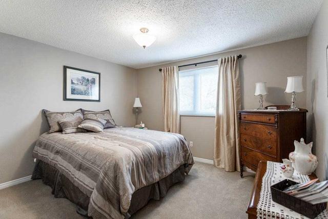 2067 Hunters Wood Dr, House detached with 3 bedrooms, 4 bathrooms and 3 parking in Burlington ON | Image 21