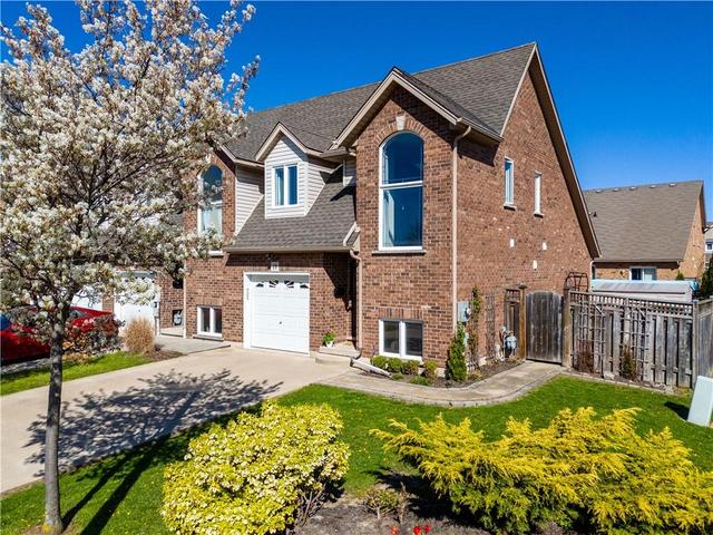 19 Bluegrass Crescent, House attached with 2 bedrooms, 2 bathrooms and 2 parking in St. Catharines ON | Image 5