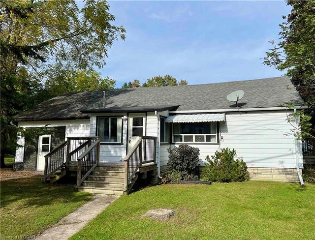 1 Queen Street, House detached with 2 bedrooms, 1 bathrooms and 3 parking in Prince Edward County ON | Image 2
