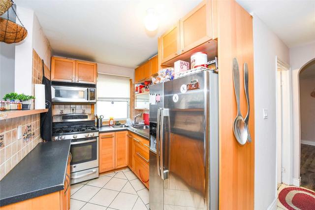 3133 Etude Dr, House detached with 3 bedrooms, 1 bathrooms and 4 parking in Mississauga ON | Image 3