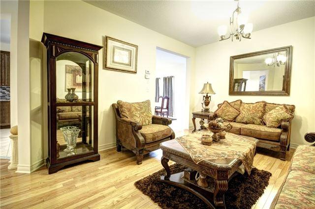 365 Michener Pl, House detached with 4 bedrooms, 3 bathrooms and 4 parking in Milton ON | Image 4