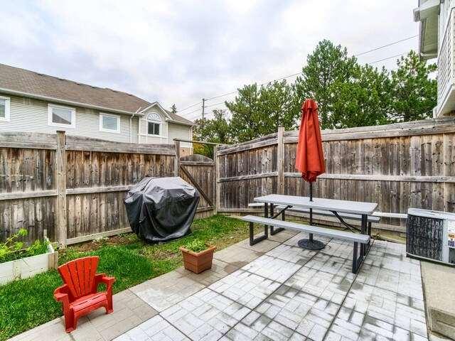 64 Brisbane Crt, Townhouse with 3 bedrooms, 3 bathrooms and 2 parking in Brampton ON | Image 26