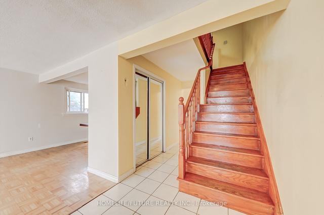 27 Wellpark Blvd, House detached with 3 bedrooms, 3 bathrooms and 5 parking in Toronto ON | Image 32