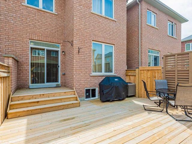 94 Collin Crt, House attached with 3 bedrooms, 3 bathrooms and 3 parking in Richmond Hill ON | Image 21