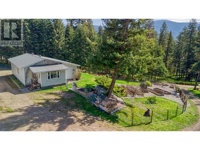 4372 Macdonald Road, House detached with 3 bedrooms, 2 bathrooms and null parking in Spallumcheen BC | Image 1