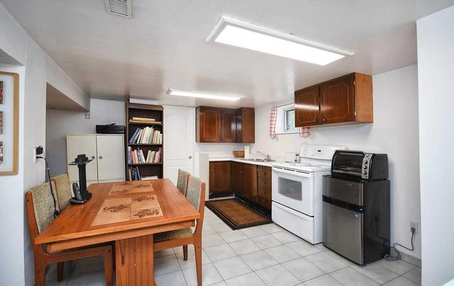 89 Avondale Ave, House detached with 2 bedrooms, 2 bathrooms and 7 parking in Toronto ON | Image 17