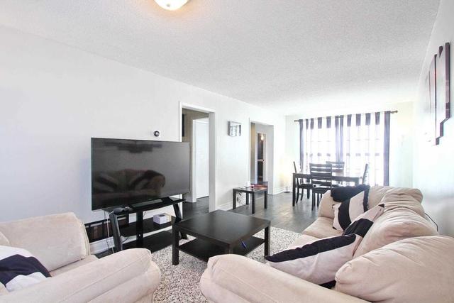 14 Cashel St, House detached with 3 bedrooms, 2 bathrooms and 3 parking in Brampton ON | Image 4