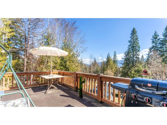 853 Birchmont Drive, House detached with 4 bedrooms, 2 bathrooms and null parking in Central Kootenay C BC | Image 24