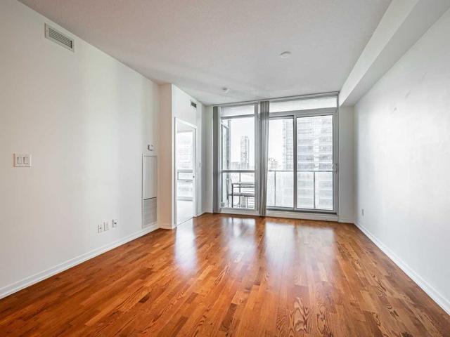 2902 - 55 Bremner Blvd, Condo with 1 bedrooms, 1 bathrooms and 0 parking in Toronto ON | Image 3