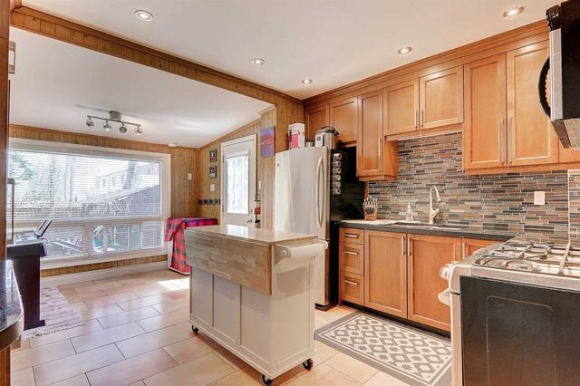 991 Carlaw Ave, House semidetached with 3 bedrooms, 2 bathrooms and 3 parking in Toronto ON | Image 5