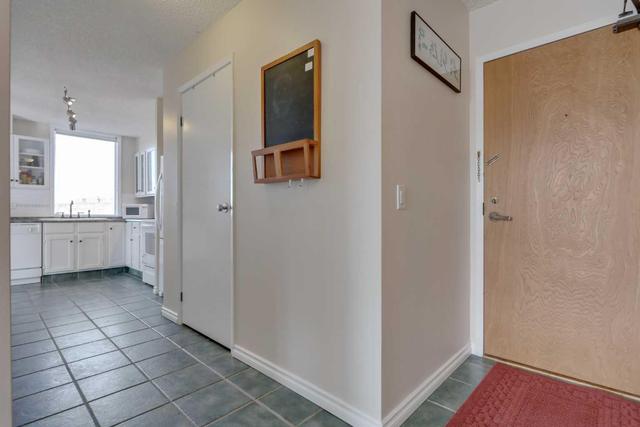 602 - 145 Point Drive Nw, Condo with 2 bedrooms, 1 bathrooms and 1 parking in Calgary AB | Image 2