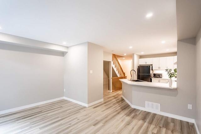 28 - 2015 Cleaver Ave, Townhouse with 3 bedrooms, 3 bathrooms and 2 parking in Burlington ON | Image 3