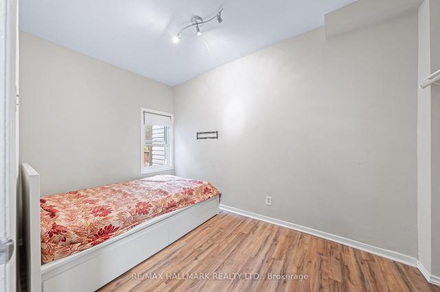 180 Lippincott St, House semidetached with 4 bedrooms, 3 bathrooms and 0 parking in Toronto ON | Image 3