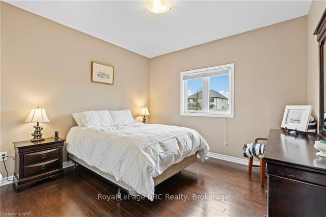 8635 Kelsey Cres, House detached with 3 bedrooms, 3 bathrooms and 8 parking in Niagara Falls ON | Image 3