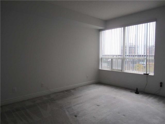 601 - 1 Lomond Dr, Condo with 2 bedrooms, 2 bathrooms and 1 parking in Toronto ON | Image 5