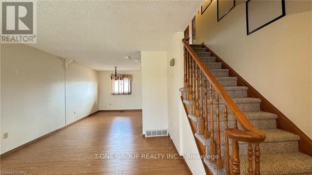 8156 Post Rd, House semidetached with 3 bedrooms, 3 bathrooms and 3 parking in Niagara Falls ON | Image 23
