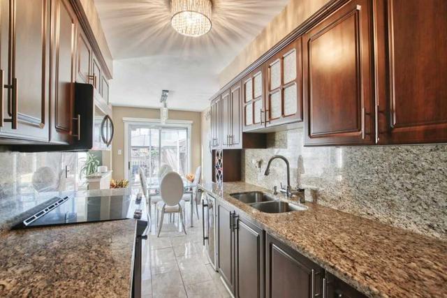52 Feathertop Lane, House semidetached with 3 bedrooms, 3 bathrooms and 3 parking in Brampton ON | Image 2