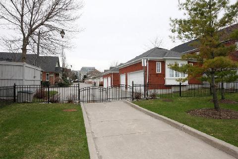 36 - 4 Carriage Walk, Townhouse with 3 bedrooms, 3 bathrooms and 1 parking in Aurora ON | Image 2
