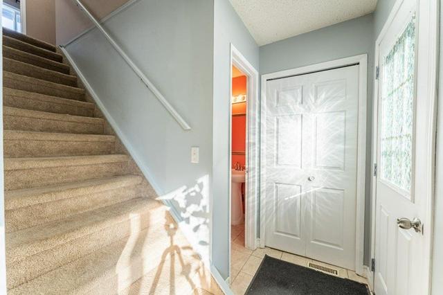 87 Pinecliff Close Ne, Home with 3 bedrooms, 1 bathrooms and 1 parking in Calgary AB | Image 2