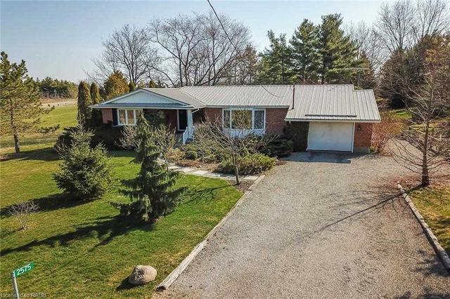 2575 Rosedene Rd, House detached with 2 bedrooms, 3 bathrooms and 5 parking in West Lincoln ON | Image 1