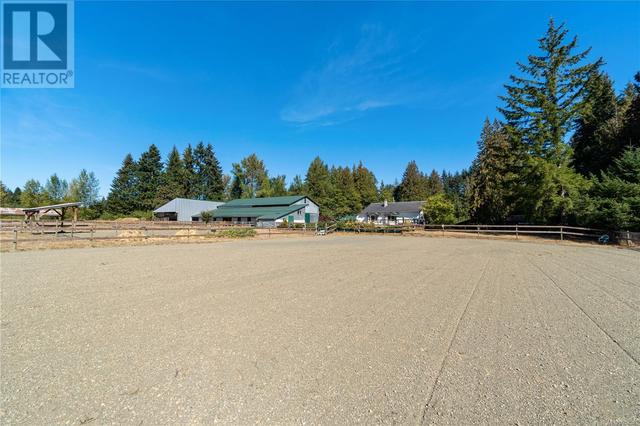 3155 Grant Rd, House detached with 2 bedrooms, 1 bathrooms and 10 parking in Comox Valley A BC | Image 38