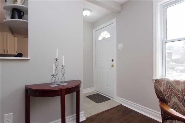 104 Trent St W, House detached with 3 bedrooms, 3 bathrooms and 2 parking in Whitby ON | Image 3