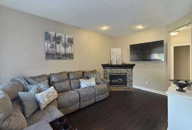861 Wildflower Crt, House detached with 3 bedrooms, 4 bathrooms and 6 parking in Oshawa ON | Image 7