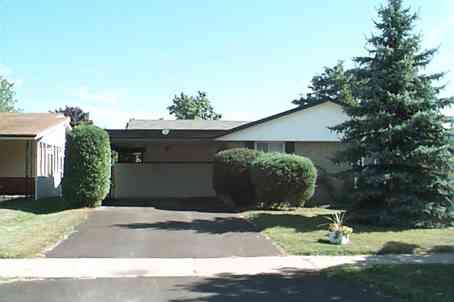 4 Newstead Cres, House detached with 3 bedrooms, 2 bathrooms and 6 parking in Brampton ON | Image 1