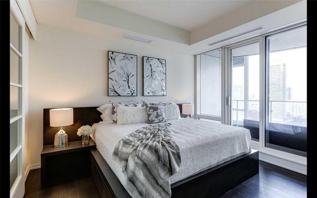 2703 - 180 University Ave, Condo with 1 bedrooms, 2 bathrooms and 1 parking in Toronto ON | Image 7