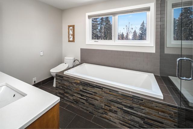 24 Gissing Drive Sw, House detached with 4 bedrooms, 3 bathrooms and 2 parking in Calgary AB | Image 28