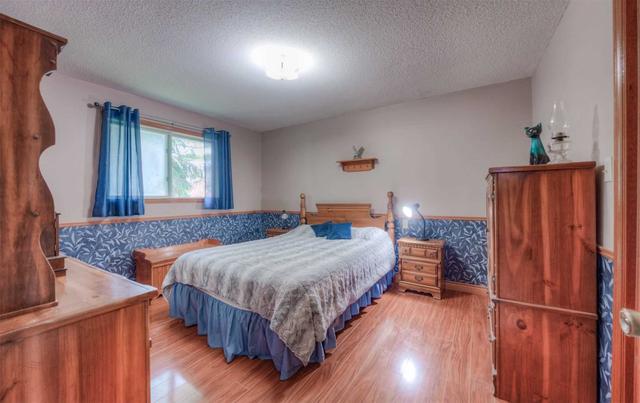 8004 Concession 8, House detached with 3 bedrooms, 1 bathrooms and 8 parking in Mapleton ON | Image 3