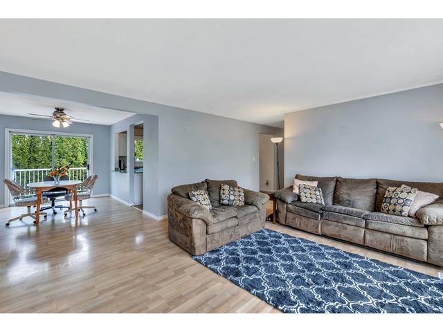 26753 30 Avenue, House detached with 5 bedrooms, 3 bathrooms and 6 parking in Langley BC | Image 6