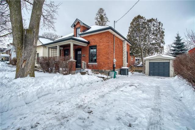 182 Concession Street, House detached with 2 bedrooms, 2 bathrooms and 3 parking in Cambridge ON | Image 2