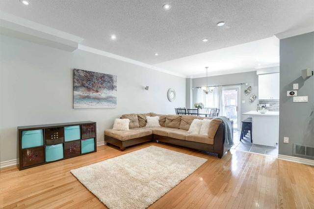 10 Daniel Reaman Cres, House attached with 3 bedrooms, 3 bathrooms and 3 parking in Vaughan ON | Image 22