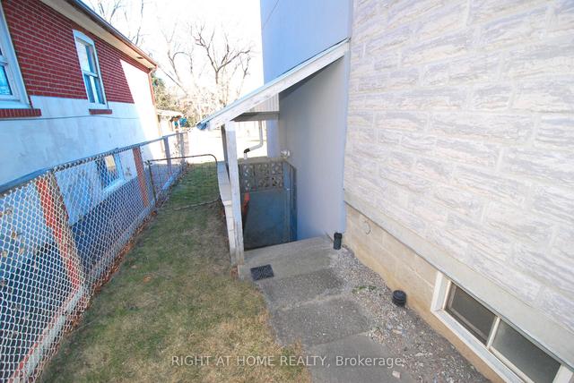 1089 Pharmacy Ave, House detached with 3 bedrooms, 3 bathrooms and 6 parking in Toronto ON | Image 16