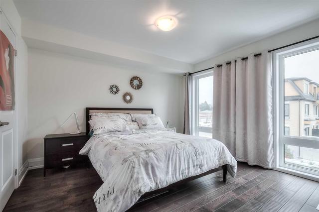 67 Kenneth Wood Cres, House attached with 3 bedrooms, 4 bathrooms and 1 parking in Toronto ON | Image 12