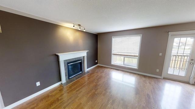 10306 70 Avenue, Home with 2 bedrooms, 2 bathrooms and null parking in Grande Prairie AB | Image 3
