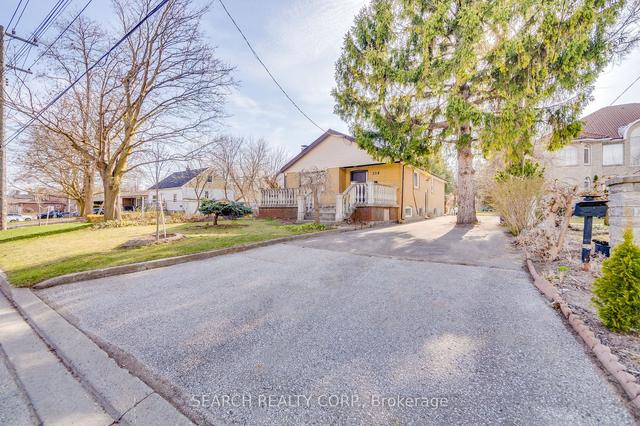 324 Morrish Rd, House detached with 3 bedrooms, 2 bathrooms and 4 parking in Toronto ON | Image 12