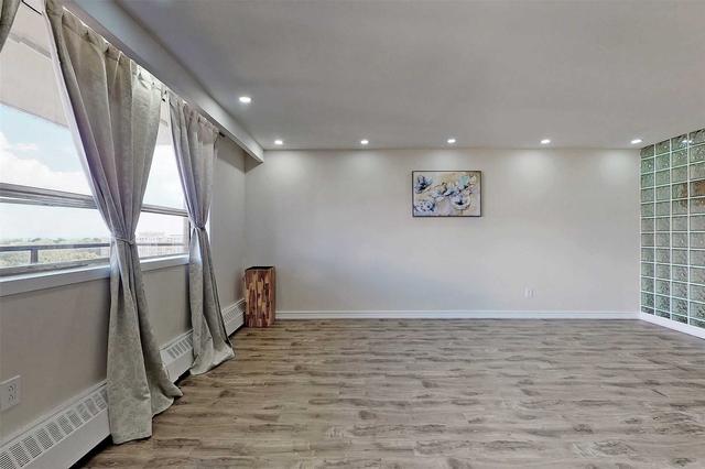 1105 - 180 Markham Rd, Condo with 3 bedrooms, 2 bathrooms and 1 parking in Toronto ON | Image 2