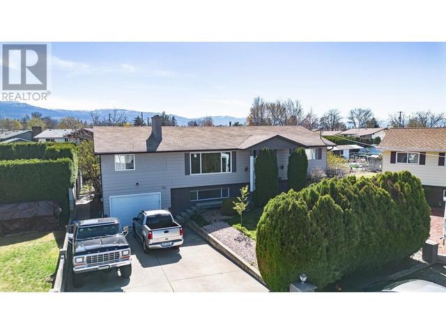 225 Jupiter Road, House detached with 5 bedrooms, 2 bathrooms and 8 parking in Kelowna BC | Image 2