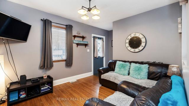 26 Clarence St, House detached with 2 bedrooms, 1 bathrooms and 5 parking in Brampton ON | Image 33