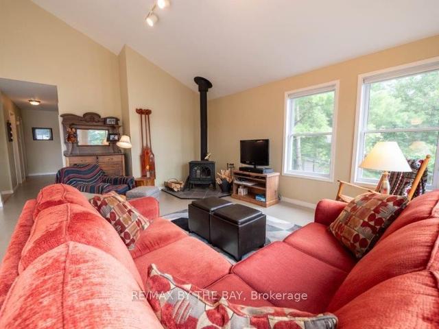 15574 Georgian Bay Shore, House detached with 4 bedrooms, 2 bathrooms and 0 parking in Georgian Bay ON | Image 5
