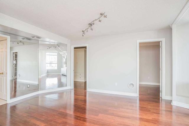 201 - 270 Queens Quay W, Condo with 2 bedrooms, 1 bathrooms and 1 parking in Toronto ON | Image 3