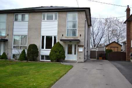 3646 Anniversary Rd, House semidetached with 3 bedrooms, 2 bathrooms and 3 parking in Mississauga ON | Image 1