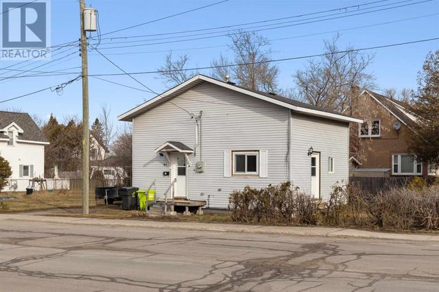 91 Spruce St, House detached with 2 bedrooms, 1 bathrooms and null parking in Sault Ste. Marie ON | Image 1